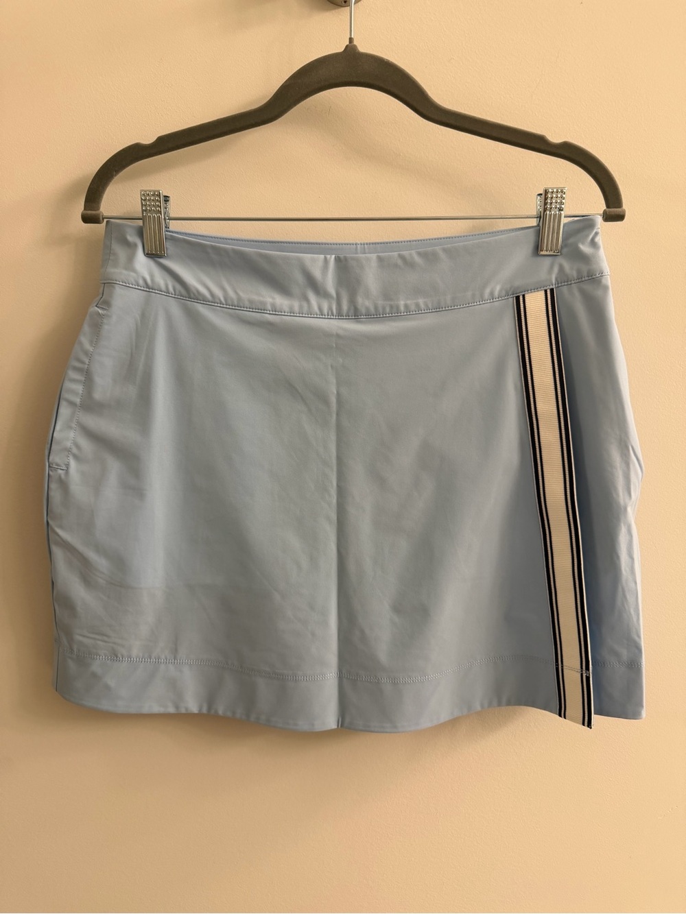 NWT Vineyard Vines skirt w/shorts Size S - pockets - zipper on side.